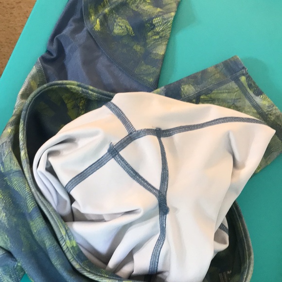 $48 UNDER ARMOUR Athletic Leggings Medium - Picture 7 of 8